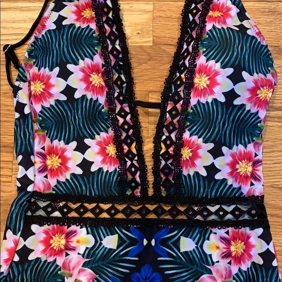 Zaful lace Panel Floral One Piece NWT - Picture 2 of 8